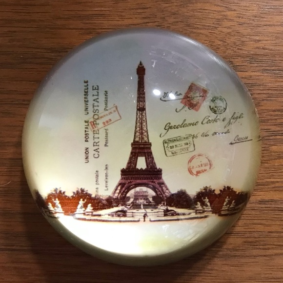 Eiffel Tower paperweight - Picture 1 of 2